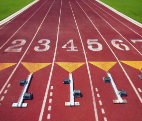 绿茵传奇不老笔，青春风暴新篇章，米尔纳妙传助科斯图拉斯创英超年龄差纪录