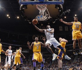 天空体育独家，穆阿尼飞抵伦敦，热刺压哨体检开启锋线革命