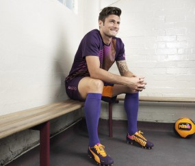 半场互交白卷 西班牙人主场闷平埃尔切